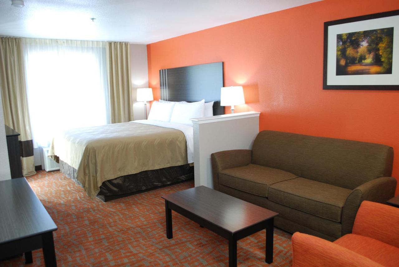 Quality Inn & Suites Fresno Northwest Buitenkant foto