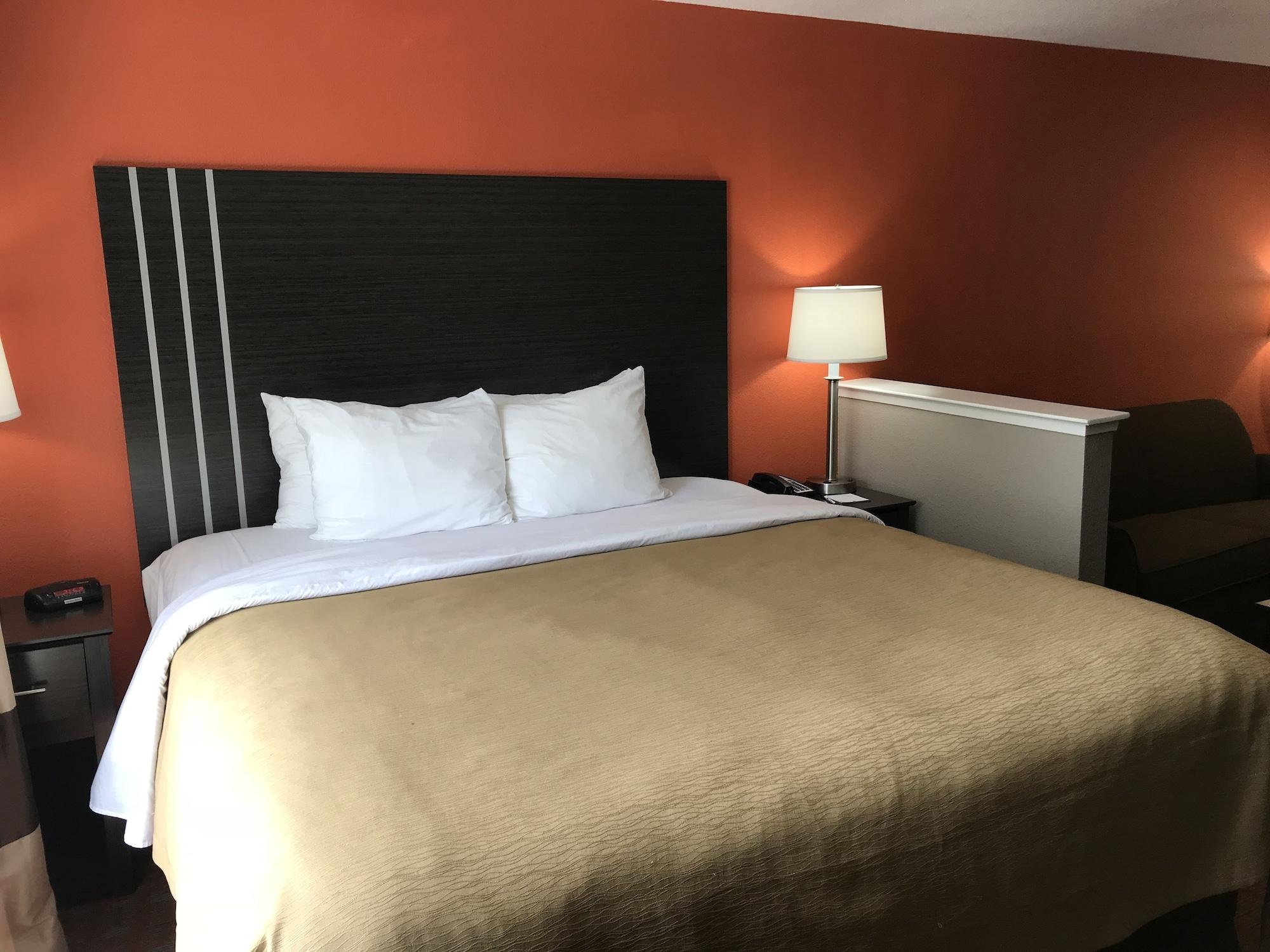 Quality Inn & Suites Fresno Northwest Buitenkant foto