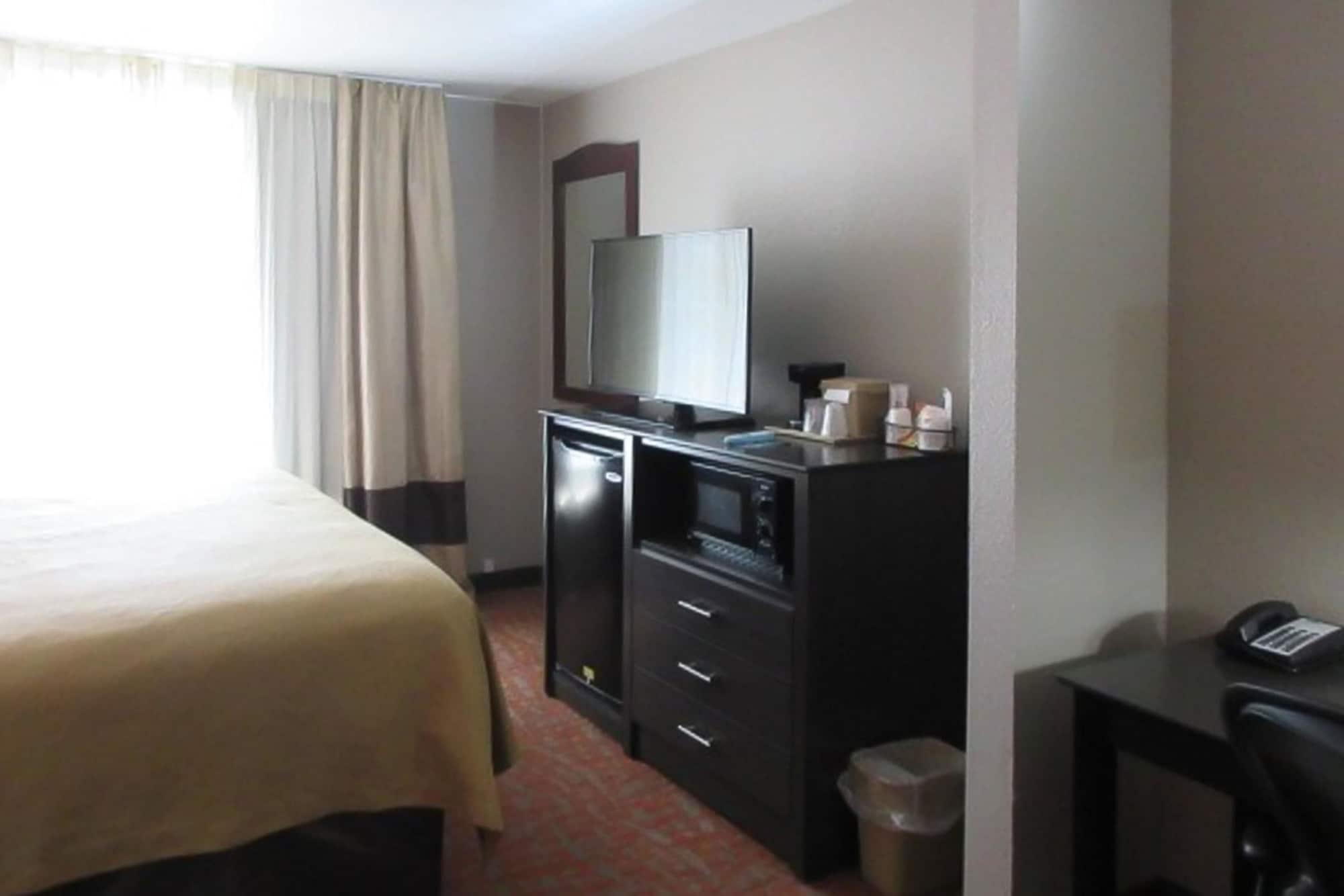 Quality Inn & Suites Fresno Northwest Buitenkant foto