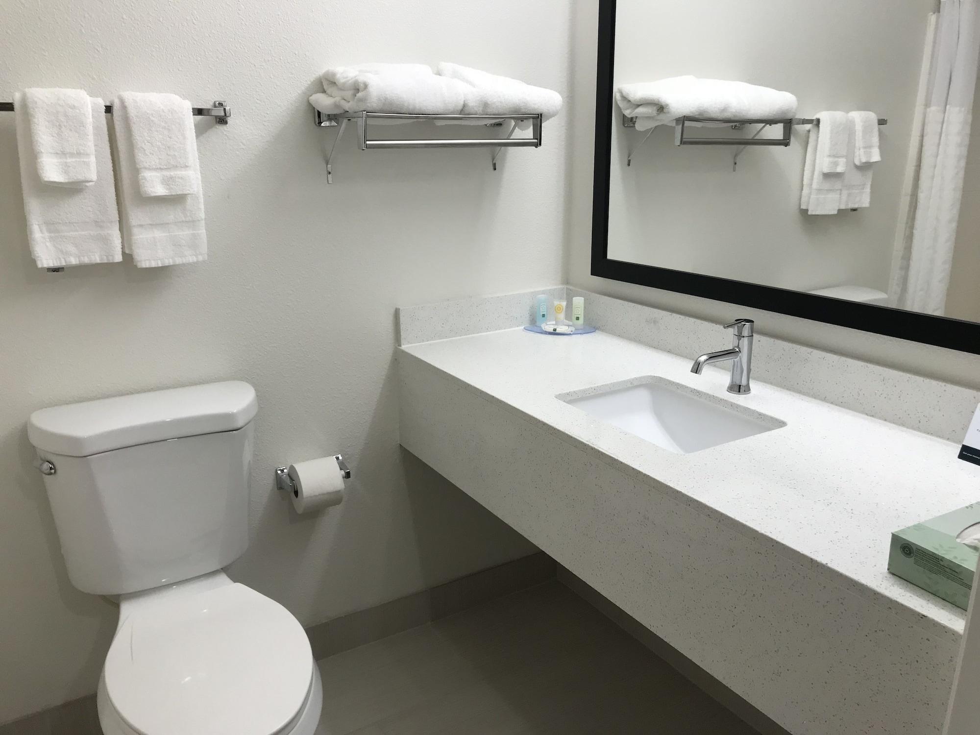 Quality Inn & Suites Fresno Northwest Buitenkant foto