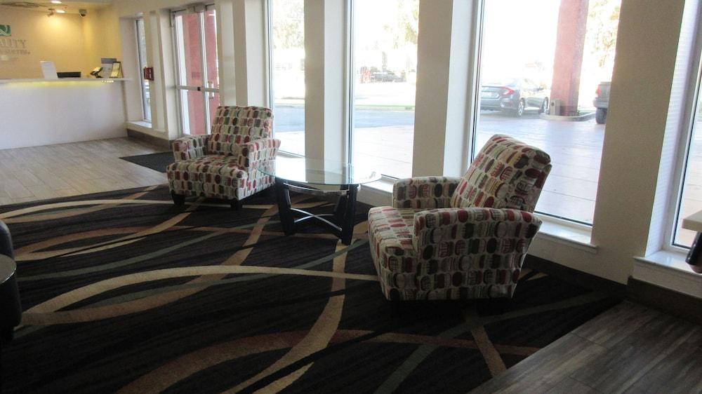 Quality Inn & Suites Fresno Northwest Buitenkant foto
